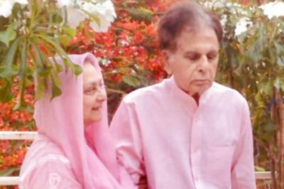 Dilip Kumar, Saira Banu Clicked Twinning in Pink