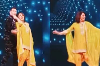 Neetu Kapoor Dances to 'O Haseena Zulfonwali' As She Stands on Top of Car; Video Goes Viral