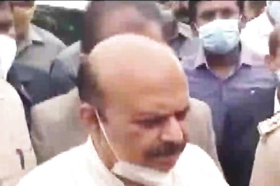 Karnataka CM Directs Officials in Border Districts to Be Extra Cautious as Covid-19 Cases Rise