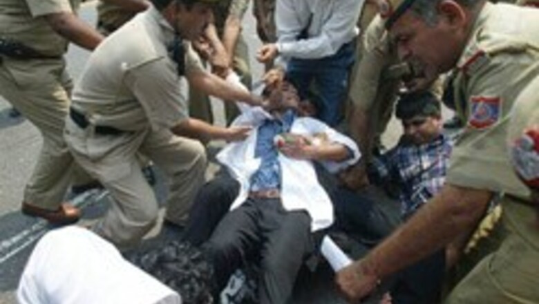 Delhi medicos observe black day