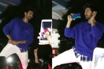 Kartik Aaryan Enjoys Massive Fan Love During Pati Patni Aur Woh Promotions