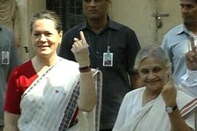 Sonia Gandhi casts vote, shows ink-mark