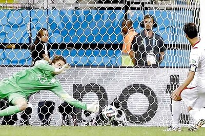 World Cup 2014: Holland beat Costa Rica on penalties to reach semis