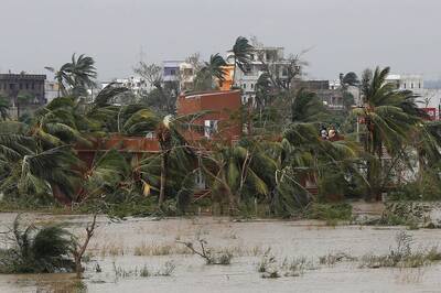 Thousands evacuated as cyclone set to hit Bangladesh