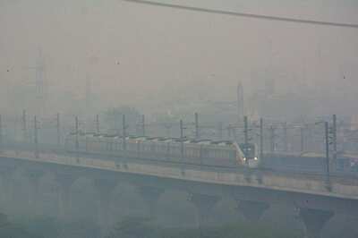 Delhi NCR Air Pollution: City Still Under 'Severe Plus' AQI; CM Kejriwal Holds Emergency Meet