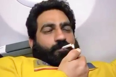 'Influencer' Bobby Kataria Seen Smoking Cigarette on Flight in Viral Video, FIR Filed