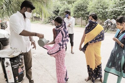 How a Watchwoman Inspired a Hyderabad Techie to Open 'Rice ATM' to Feed The Hungry