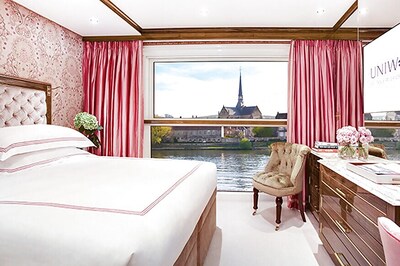 New Luxury Super Yacht With Onboard Cinema And Spa Lifts Anchor in Paris