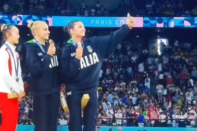 Watch: Chinese Gymnast's Reaction To Medal-Biting Pose On Paris Olympics Podium Is Too Good