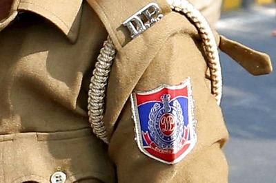 Delhi Police Chief Inspects Night-time Security Arrangements at Red Fort, Ghazipur Border