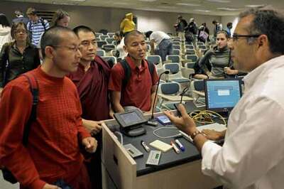Tibetan monks studying science in US college