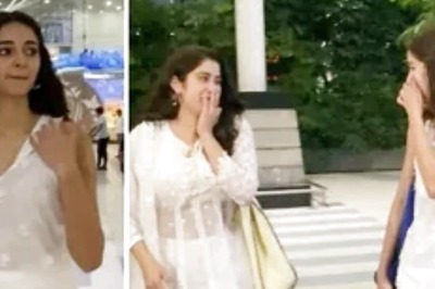 Janhvi Kapoor, Ananya Panday Can't Stop Giggling As They Get Clicked Together at Airport; Watch