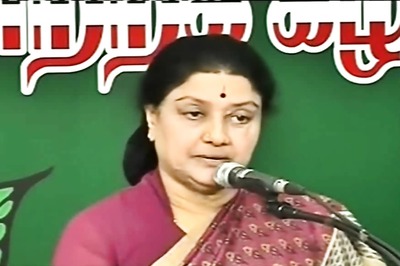 Sasikala Hits Back at Panneerselvam, Says Won't be Cowed Down