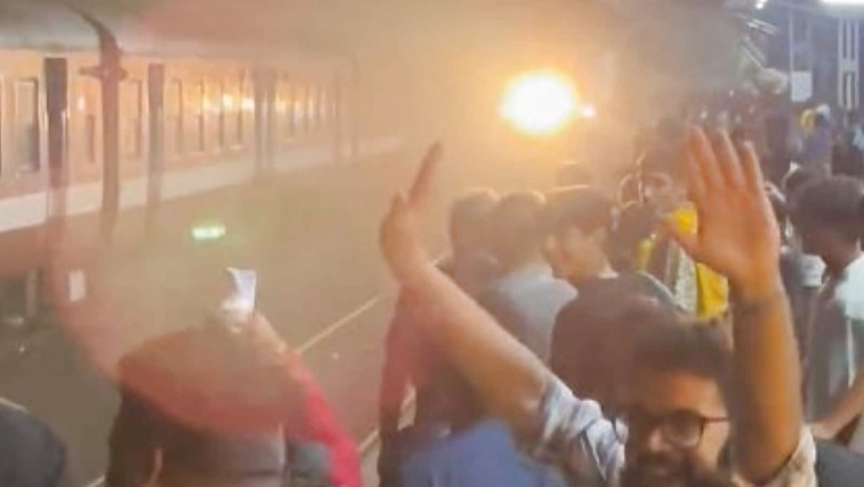Desis Waiting at Platform Start Dancing, Cheering as Train Arrives After 9-Hour Delay