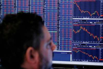 Sensex Extends Losses for Sixth Successive Session, Sinks 561 Points