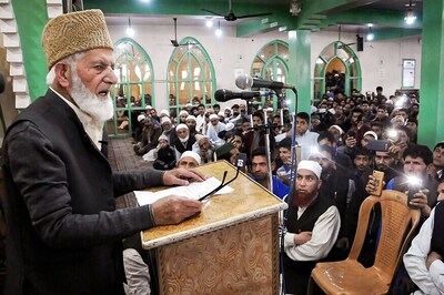 Mehbooba Mufti Government Sends a Feeler, Hurriyat Chief Syed Ali Shah Geelani's Eight-Year-Long House Arrest Ends