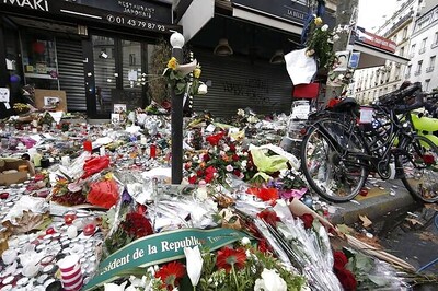 France launches third night of air strikes on Islamic State in Raqqa