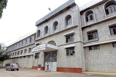 Sasikala's Exclusive 'VIP' Jail is in Fact The Most Overcrowded in Karnataka