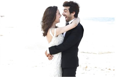 Sanaya Irani and Mohit Sehgal Reminisce About Their Beach Wedding After 4 Years of Marriage