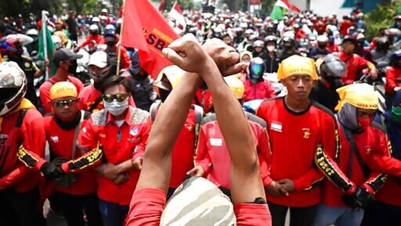 Jakarta Cleans Up After Violent Anti-labor Law Protests