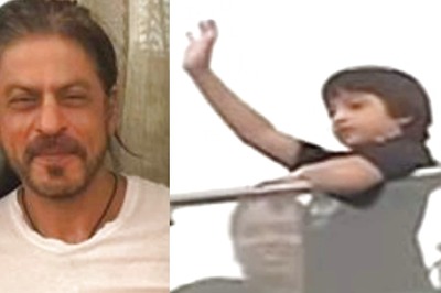 Shah Rukh Khan's Son AbRam Waves at Crowd from Mannat As Aryan Khan Gets Bail; See Pics