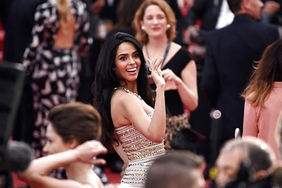 Mallika Sherawat Attacked With Tear Gas; Punched by Masked Intruders in Paris