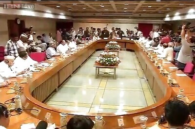 Parties back govt move to overturn SC order on convicted MPs, MLAs