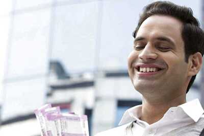 Your First Paycheck: Waste Or Invest It? Expert Tips For Long-Term Wealth Creation