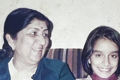 Shraddha Kapoor Shares Unseen Childhood Photo With Her 'Lata Aaji', Pens Emotional Note for Late Singer