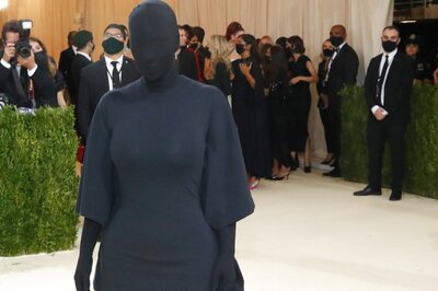 Met Gala 2021: Kim Kardashian Completely Covers Her Face and Body in Black Balenciaga Outfit