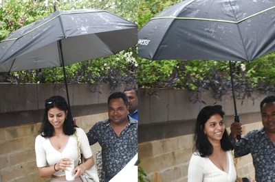 Suhana Khan Awkwardly Smiles at Paparazzi as They Tell Her 'Daily Milenge', Watch