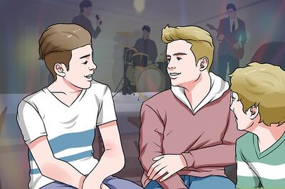How to Get Your Crush to Dance With You at a School Dance