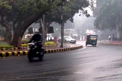 Delhi Records Minimum Temperature of 22.2 Degrees Celsius, Light Rains Expected