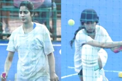 Janhvi Kapoor Pads Up and Hits The Cricket Nets To Train For Mr and Mrs Mahi; See Pics