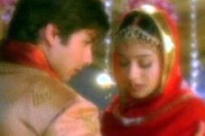 Pirated CDs of Dhoom 2, Vivah seized