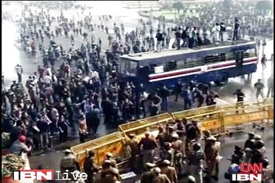 Delhi gangrape protest: Commuters face tough time