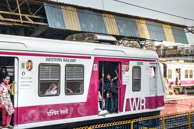 Indian Railways to Carry Out Jumbo, Mega Blocks in Mumbai Today on Sunday, December 19: Check Local Train Routes, Timings