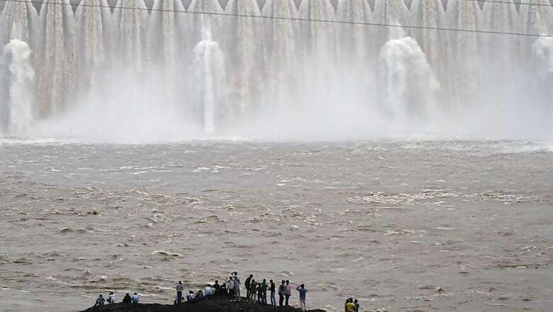 In Villages To be Flooded by Sardar Sarovar Dam, Locals Pledge to Save Trees