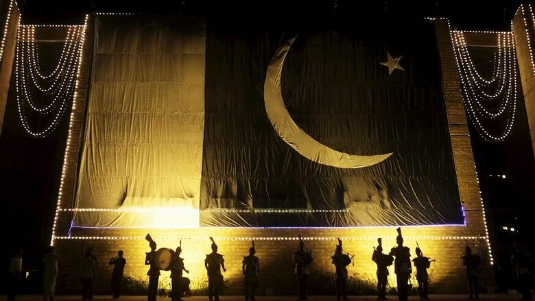 Pakistan's Parliamentary Committee Unanimously Approves Bills Concerning Armed Services Chiefs' Tenure