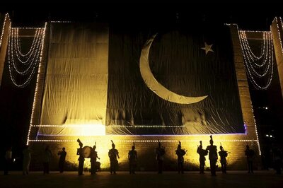 Pakistan's Parliamentary Committee Unanimously Approves Bills Concerning Armed Services Chiefs' Tenure