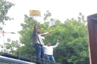 Gujarat Hooch Tragedy: Death Toll Rises to 40 as Small 'Potli' of Spurious Liquor Jolts 'Dry' State; AAP Protests in Delhi, Many Detained