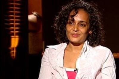 BJP, Cong lash out at Arundhati; dub her loose canon