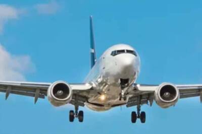 Woman Receives 'Not Creepy' Note From Stranger On Flight, Internet Feels Otherwise