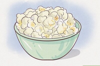 How to String Popcorn on a Christmas Tree