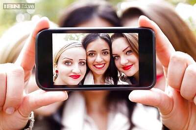 UK college offers selfie course for $160