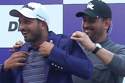 M S Dhoni Presents Winner’s Jacket to Varun Parikh After Maiden Title Win at Grant Thornton Invitational 2022
