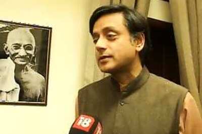 Tharoor for Indo-Pakistan cricket matches in US