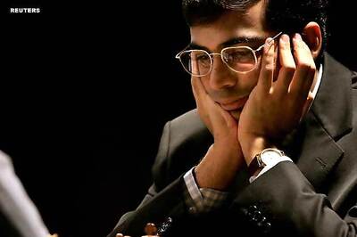 Anand held by Harikrishna; Carlsen leads