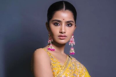 Anupama Parameswaran Looks Drop-Dead Gorgeous in Her Mustard Yellow Saree