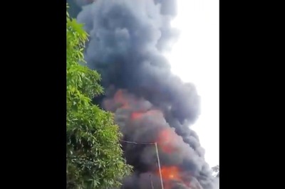 Delhi: Massive Fire Breaks Out at Two factories in Nilothi Village, 20 Fire Tenders Deployed